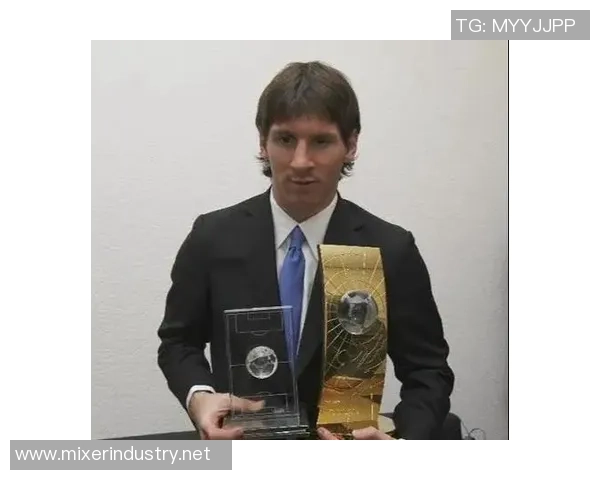 阿根廷足球巨星梅西荣膺世界足球先生再度书写传奇篇章